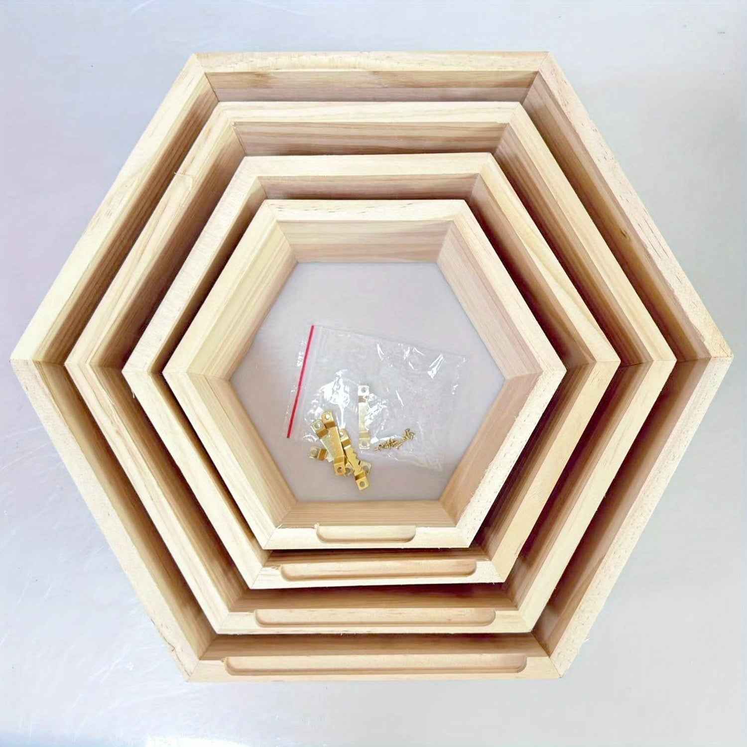 4pcs Large Wooden Hexagonal Wall Shelves, Open Display Design, Style Hexagon Geometric Profile Connecting Minimalist Aesthetic and Christmas Warm Atmosphere, Suitable For Christmas Home Wall Decor, Holiday Ambiance Enhancemen