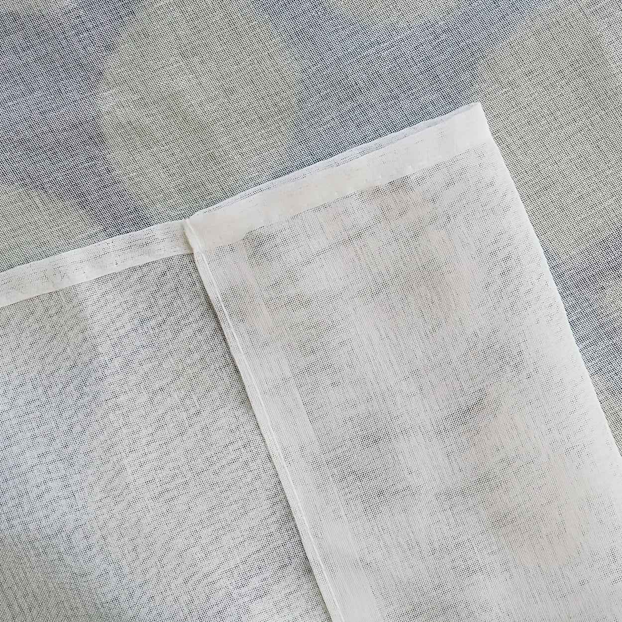 4pcs set, pure white breathable and lightweight curtains with a good drape effect for spring/summer, featuring top rod pocket design. Suitable for European and Middle Eastern markets, the fabric is comfortable and breathable,