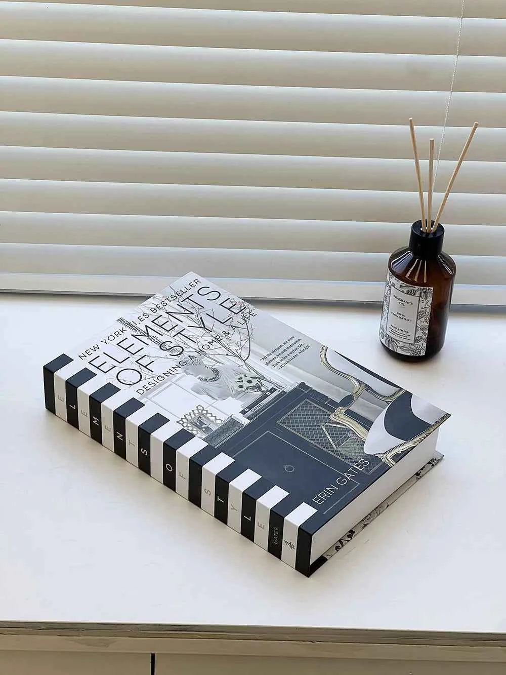 Fashion Art Openable Fake Books for Decoration Storage Box New Hotle Decorative Book for Living Room Simulation Books Home Decor