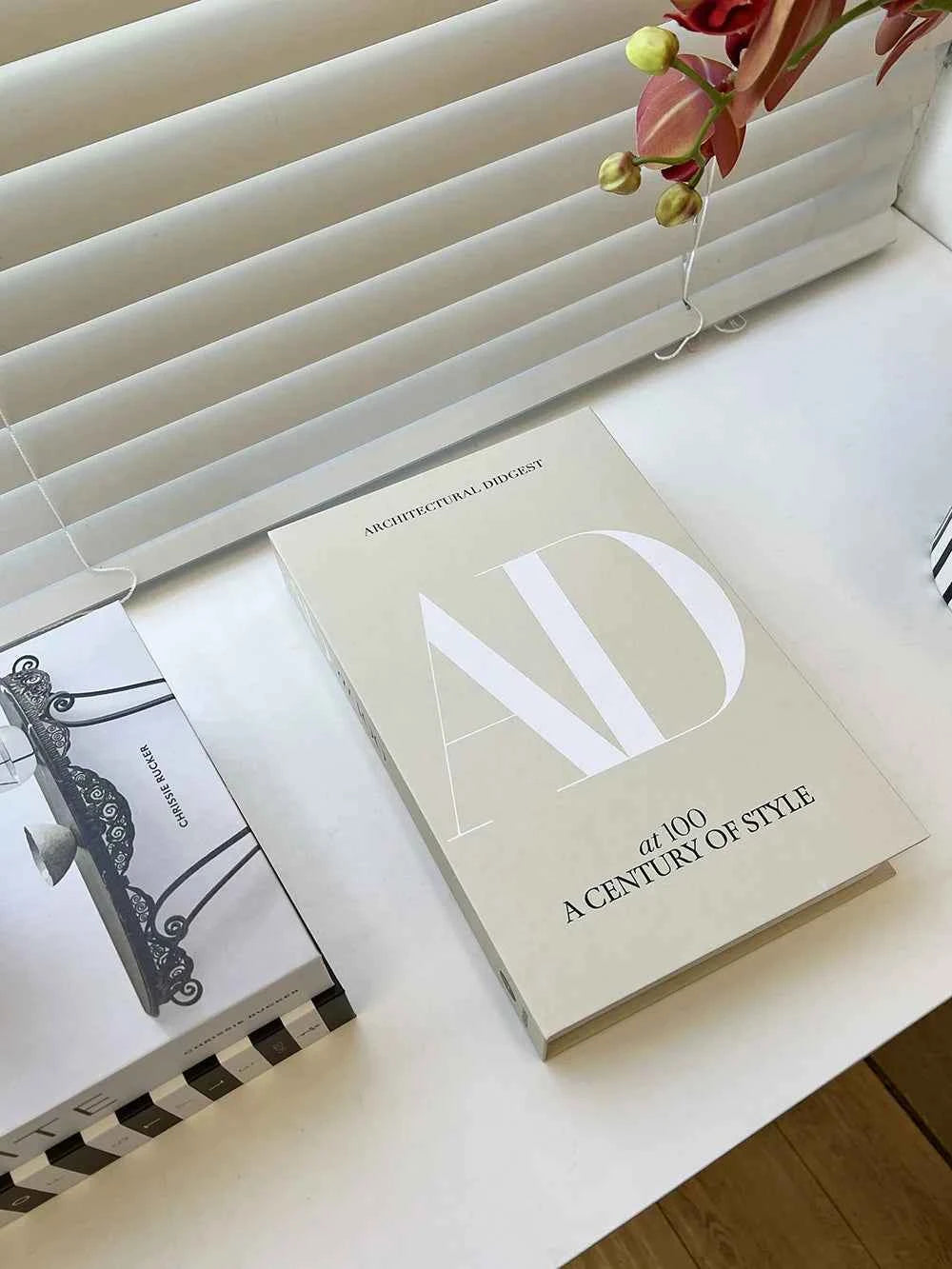 Fashion Art Openable Fake Books for Decoration Storage Box New Hotle Decorative Book for Living Room Simulation Books Home Decor