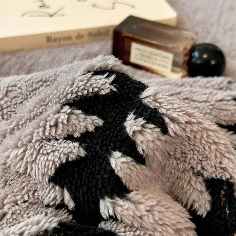 Blanket Quilt New Thickened Cloud-feel Fleece Double-layer  Plush Winter Wool Knee Nap Four Seasons Blankets for Sofas Sleeping