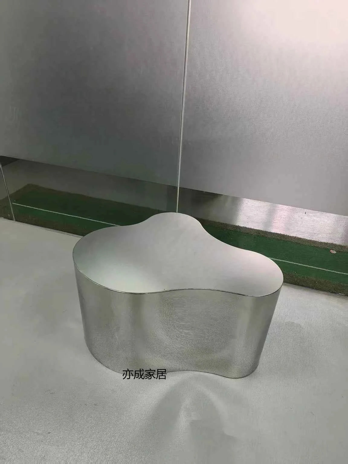 Metal Industrial Coffee Table Aesthetic Unique Minimalist Designer Side Table Modern Luxury Mesa Auxiliar Postmodern Furniture