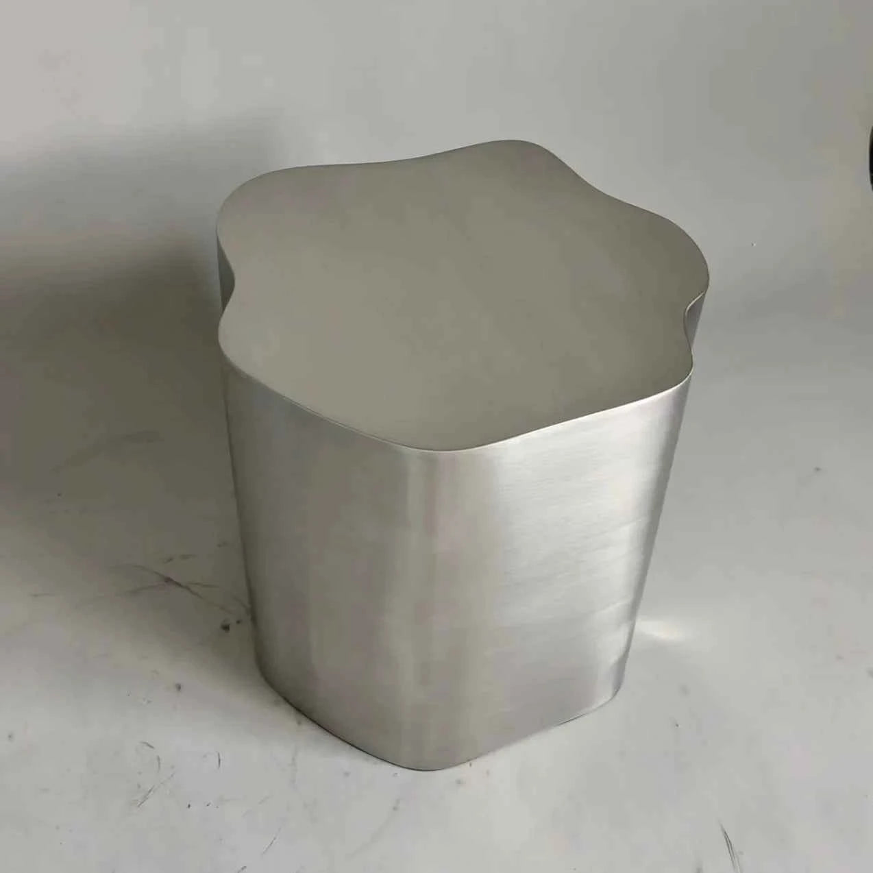 Metal Industrial Coffee Table Aesthetic Unique Minimalist Designer Side Table Modern Luxury Mesa Auxiliar Postmodern Furniture